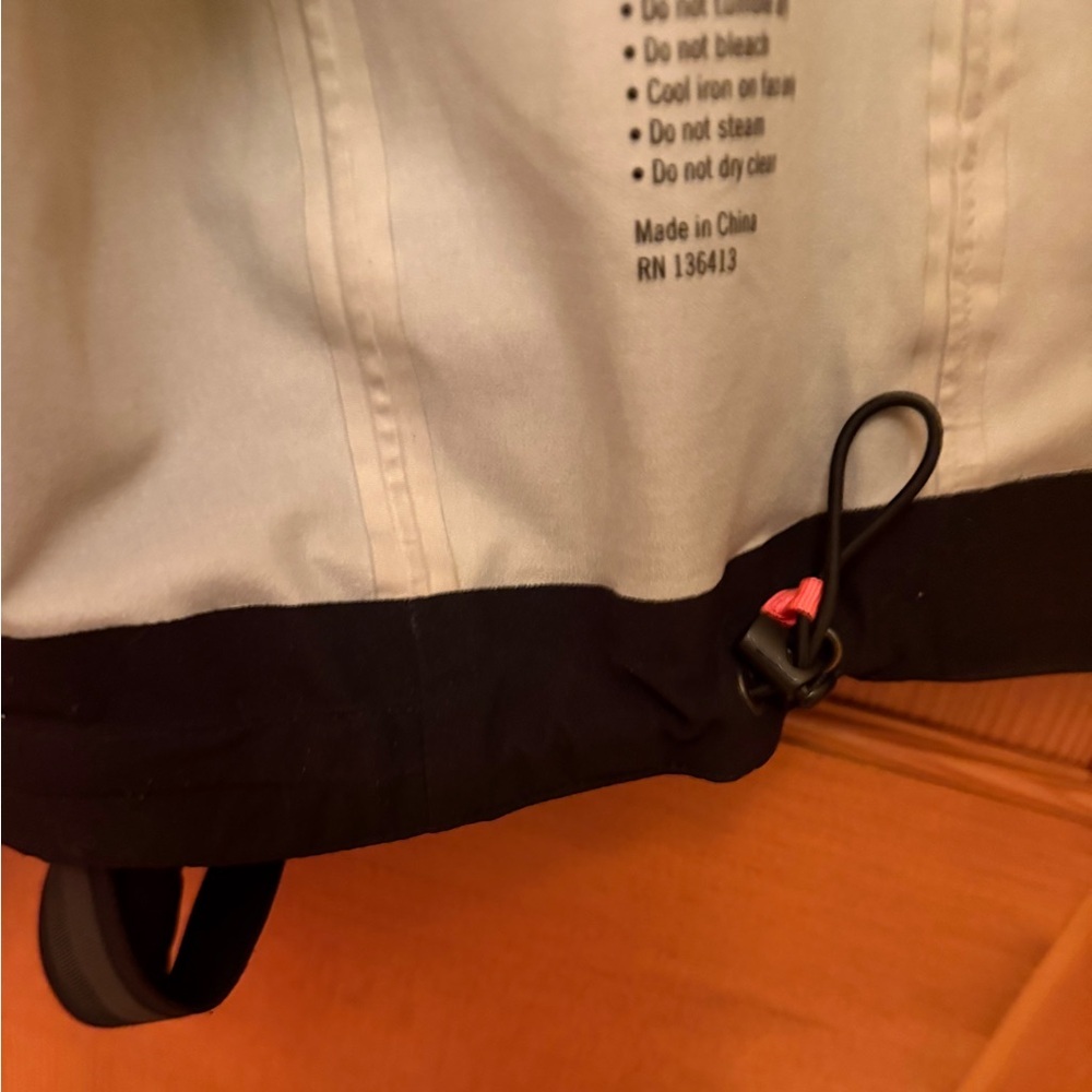 Rapha Core Rainjacket - Picture 6 of 11